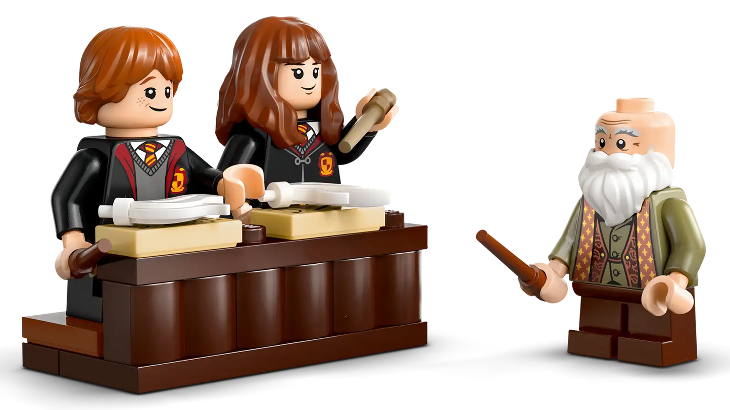 LEGO Harry Potter 76442 - Le château de Poudlard: le cours de sortilèges