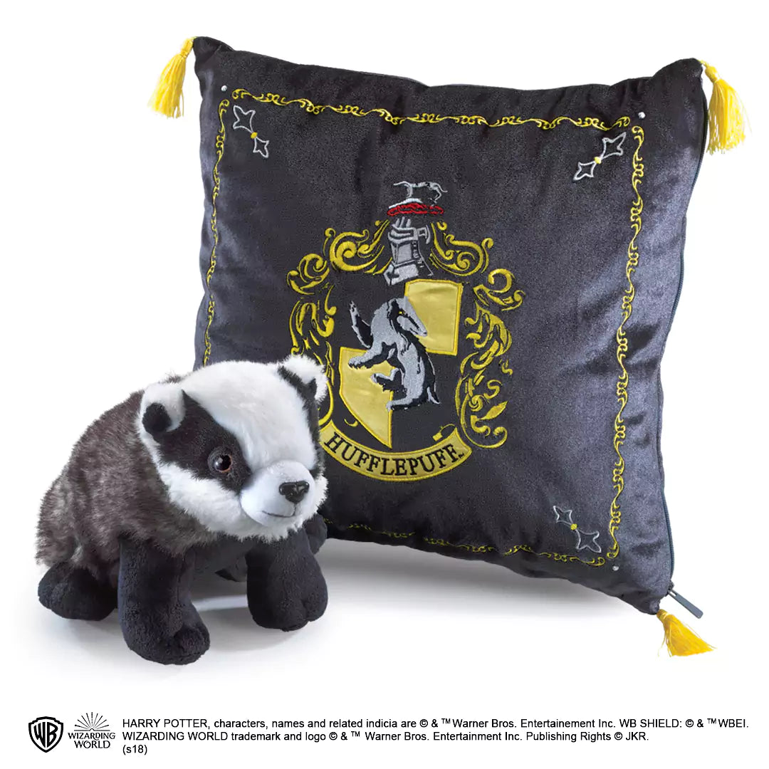 Peluche et coussin de la maison Poufsouffle