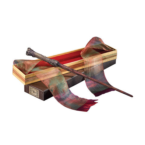 Baguette Harry Potter Collection Ollivander présentée dans son écrin officiel effet velours.