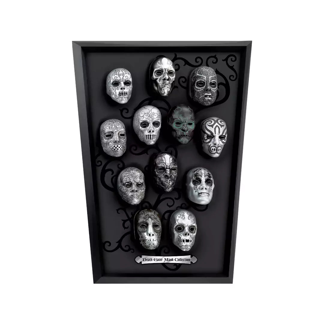 Présentoir en bois avec 12 masques de Mangemorts en PVC