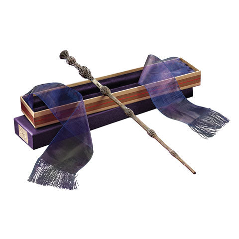 Baguette Albus Dumbledore Collection Ollivander Harry Potter présentée dans son écrin officiel effet velours.