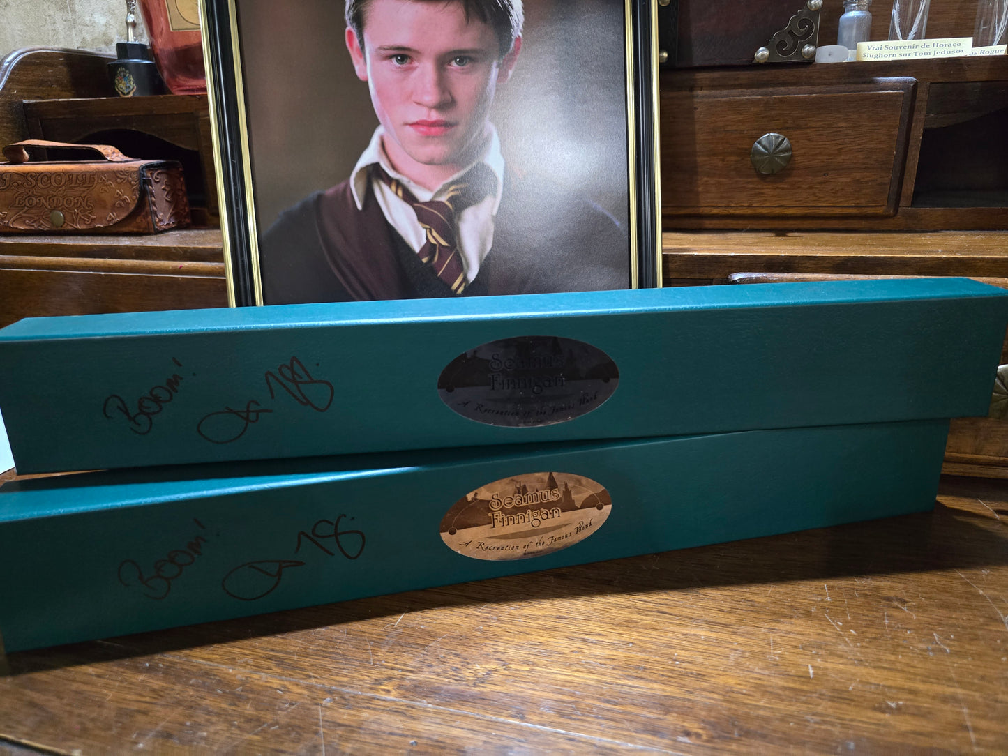 Baguette de Seamus Finnigan signée par Devon Murray - Harry Potter