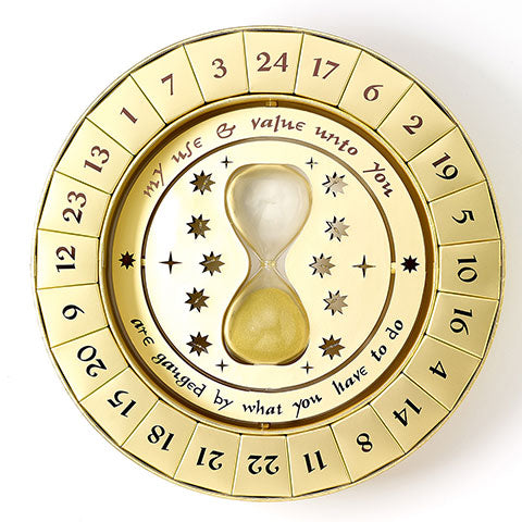 Calendrier de l'Avent Harry Potter en forme de Retourneur de Temps doré, avec 24 cases numérotées, anneaux rotatifs et sablier central.