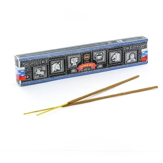 Boîte d’encens Satya Super Hit 15g contenant des bâtonnets d’encens indiens aux senteurs boisées et spirituelles.