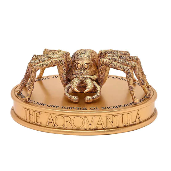 Figurine Aragog dorée Harry Potter représentant la célèbre Acromentule sur un socle The Acromantula.
