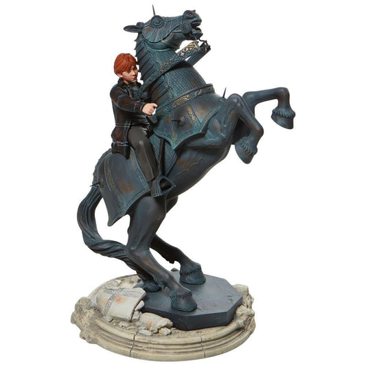 Figurine Ron Weasley à cheval sur l’échiquier magique – scène culte de l’école des sorciers – Harry Potter