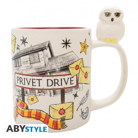 Mug 3D Hedwige Harry Potter avec figurine de la chouette sur l'anse et décor de Privet Drive.