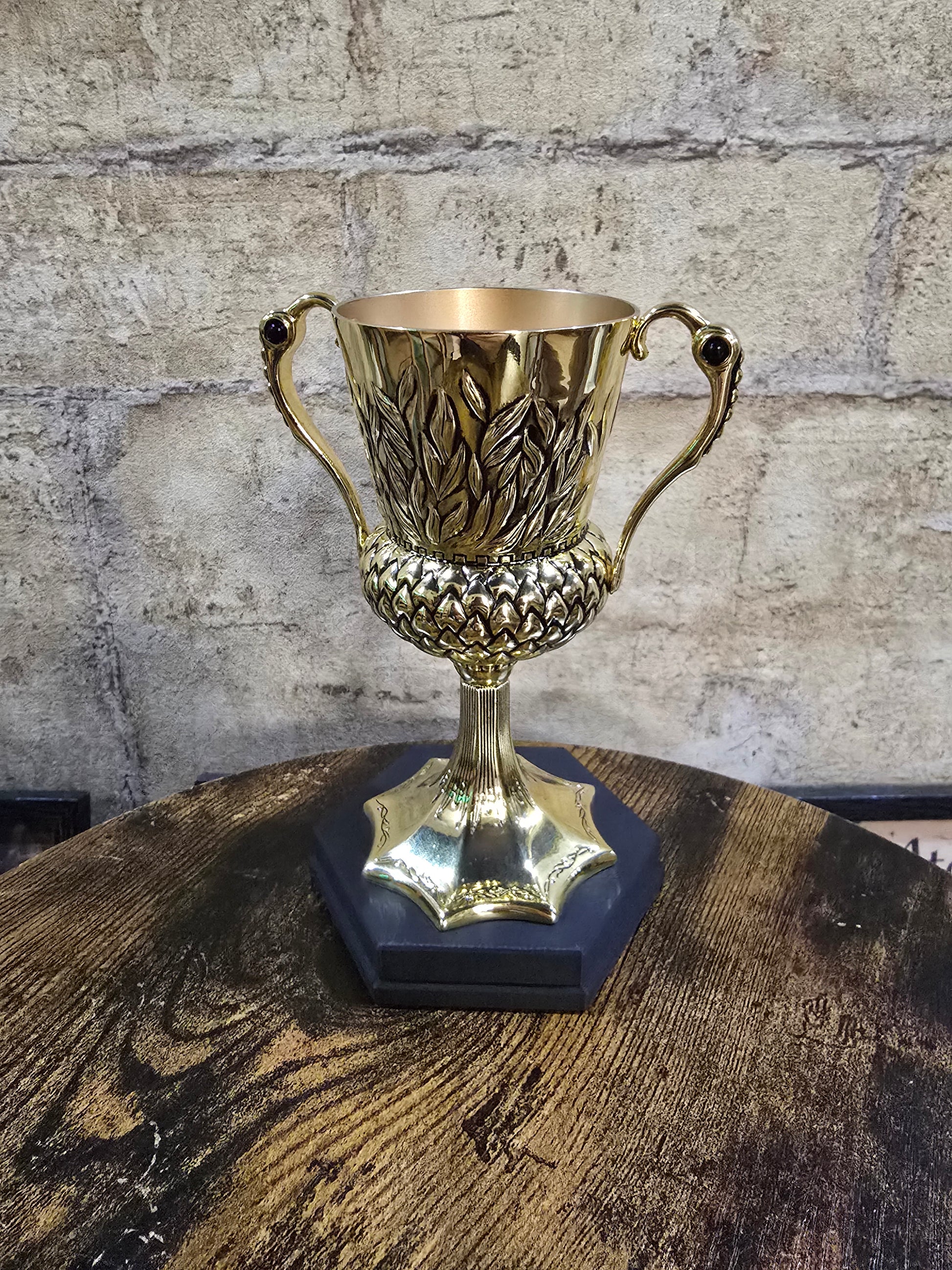 Petit socle en impression 3D présentant la Coupe de Poufsouffle Harry Potter