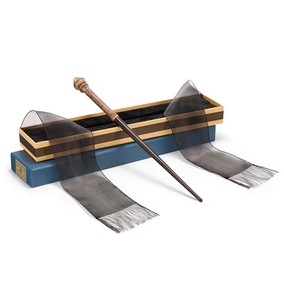 Première baguette Hermione Granger Collection Ollivander présentée dans son écrin officiel effet velours.