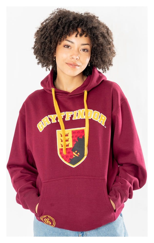 Sweat à capuche Gryffondor Harry Potter bordeaux avec cordons dorés, blason de lion, inscription Gryffondor et poche kangourou.