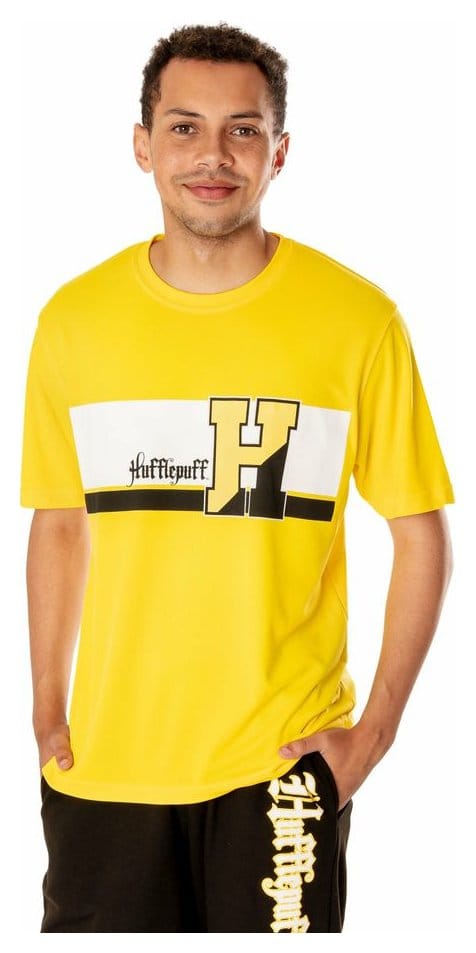 T-shirt Poufsouffle Harry Potter jaune avec grand H et inscription Hufflepuff sur le devant.